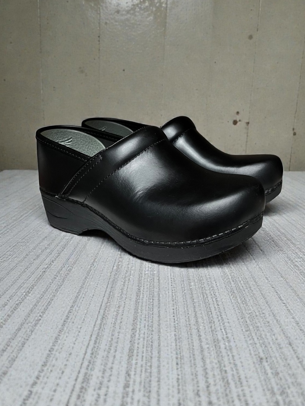 🌻Dansko Professional Black Cabrio Leather Slip On Clogs Women’s Size 38